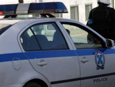 Πάτρα: Οδηγός παρέσυρε σταθμευμένα ΙΧ - Από θαύμα σώθηκε πεζή (φωτό, βίντεο)